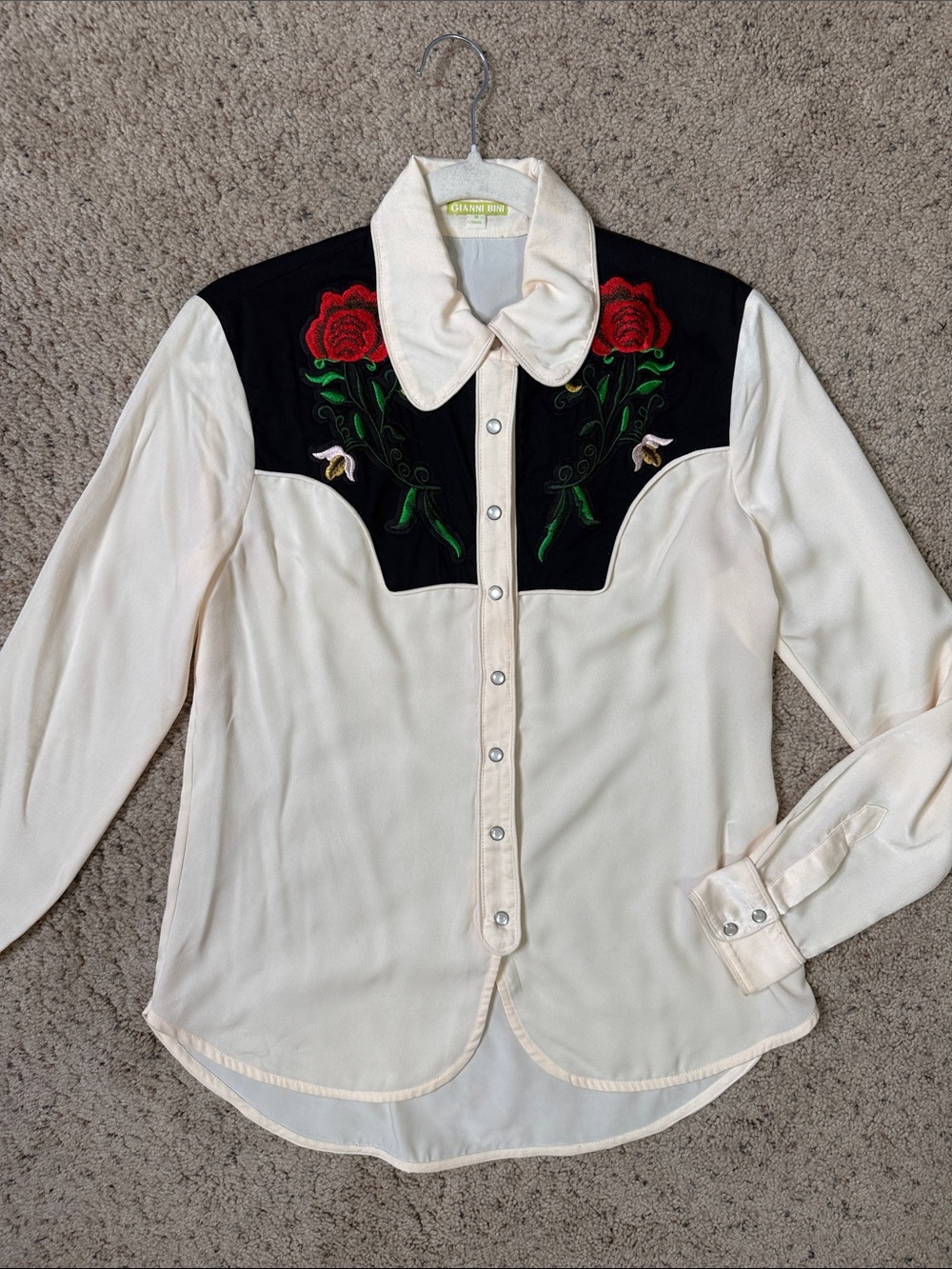 RARE 🌹Gianni Bini Cream Western Boho Blouse Enbroidered Yoke M